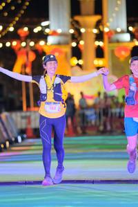 BIB: 102
                            <button type="button" onclick="openModal(21773750)" class="btn btn-primary btn-sm float-right btn-popup" data-toggle="modal" data-target=".modal-high-quality">
                        <i class="fas fa-shopping-cart"></i> Add to Cart
                    </button>
                                            <button type="button" onclick="isThisMe(21773750, true)" class="btn btn-success btn-sm float-right btn-popup btn-isme hidden" data-toggle="tooltip" data-placement="bottom" title="นี่คือรูปของคุณใช่ไหม คลิกที่นี่เพื่อเอาเข้าอัลบั้ม">
                        <i class="fas fa-plus"></i> Add to album
                    </button>
                    <button type="button" onclick="isThisMe(21773750, false)" class="btn btn-warning btn-sm float-right btn-popup btn-isnotme hidden">
                        <i class="fas fa-ban"></i> Remove from album
                    </button>